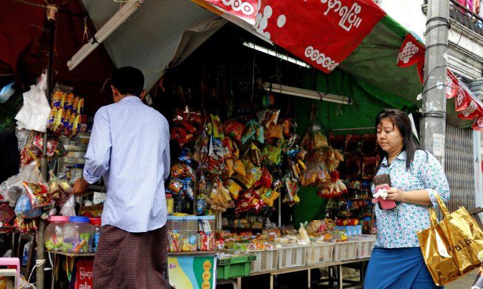 Obama’s Vow to Lift Economic Sanctions Welcomed in Burma