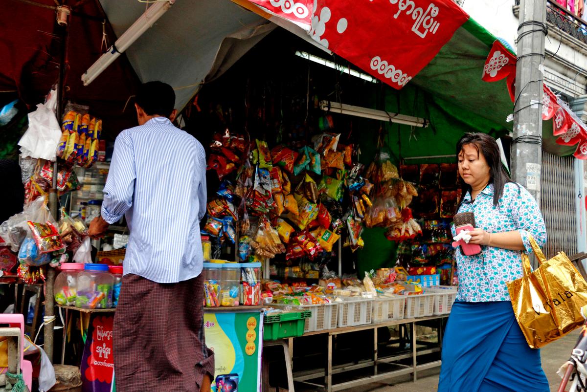Obama's Vow to Lift Economic Sanctions Welcomed in Burma