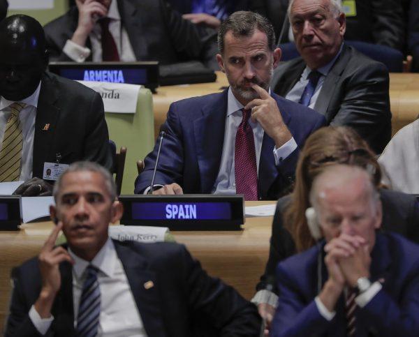 King Felipe of Spain (top C) listens to speakers at the Leader's Refugee Summit while sitting behind U.S. President Barack Obama and Vice President Joe Biden during the 71st session of the United Nations General Assembly, on Sept. 20, 2016, at U.N. headquarters. (Julie Jacobson/AP Photo)