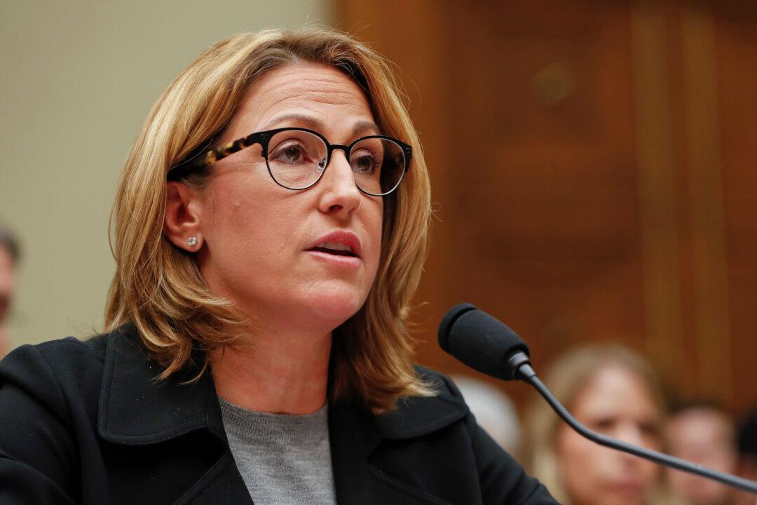 Mylan CEO Infuriates Lawmakers at Hearing on EpiPen Costs