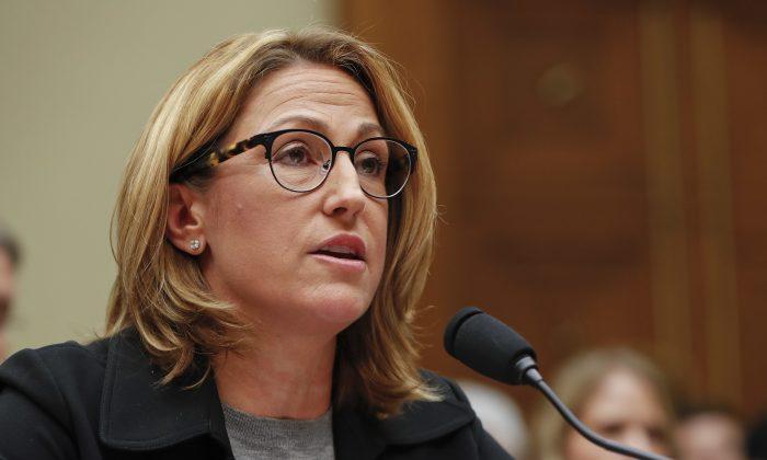 Mylan CEO Infuriates Lawmakers at Hearing on EpiPen Costs