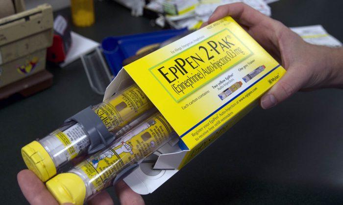 Illinois Becomes First State to Require Insurance Companies to Cover EpiPen Injectors for Children