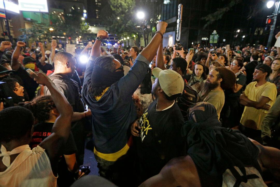 Wife of Keith Scott Filmed Husband’s Deadly Encounter with Charlotte Police