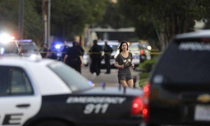 6 Shot, 3 Others Hurt in Houston Neighborhood; Gunman Dead