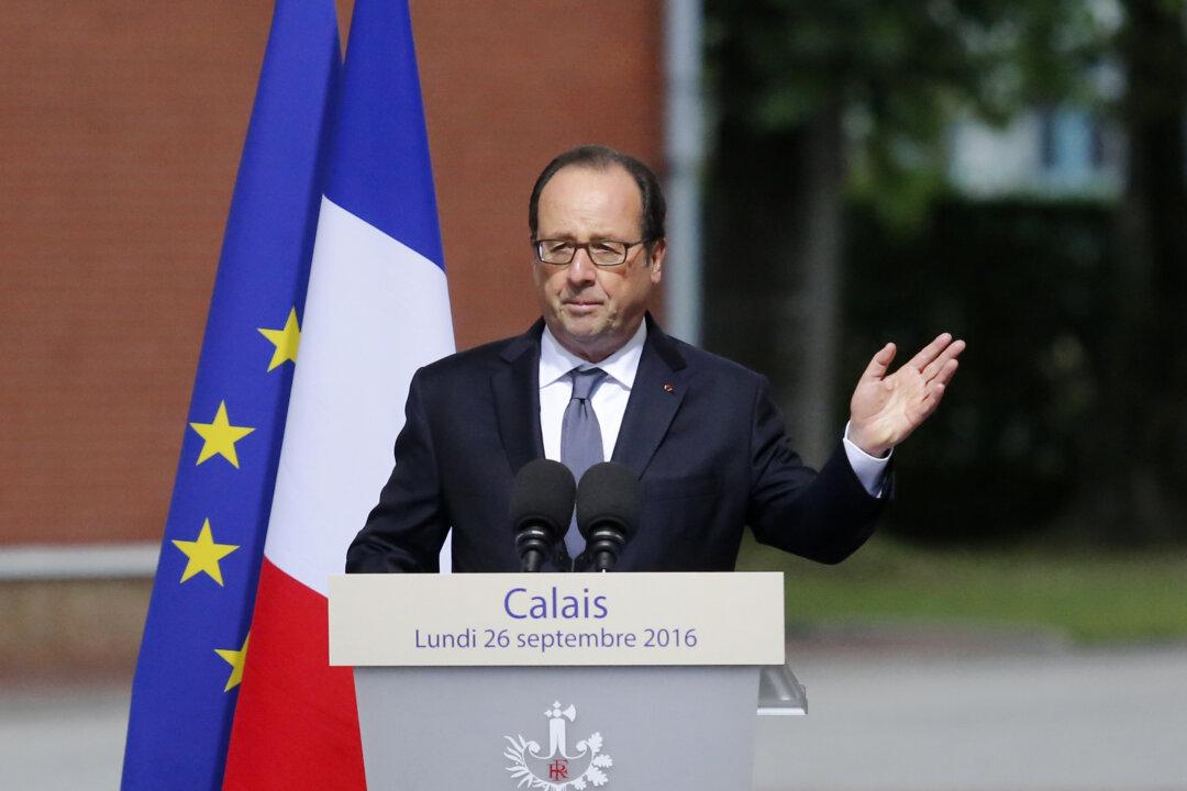 French President Vows to Shut Down Calais Camp This Year