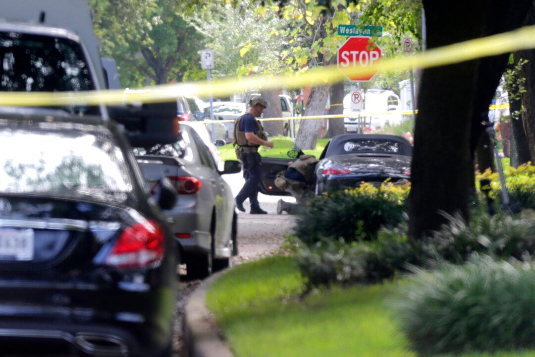 Houston Gunman Had 2 Weapons, Thousands of Rounds at Scene