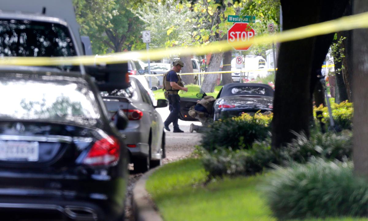 Houston Gunman Had 2 Weapons, Thousands of Rounds at Scene