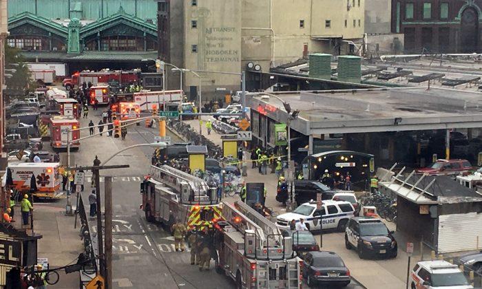 NJ Gov. Says 1 Dead, More than 100 Injured in Train Crash