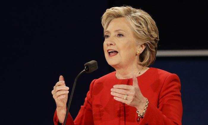 Clinton Vows to Retaliate Against Foreign Hackers