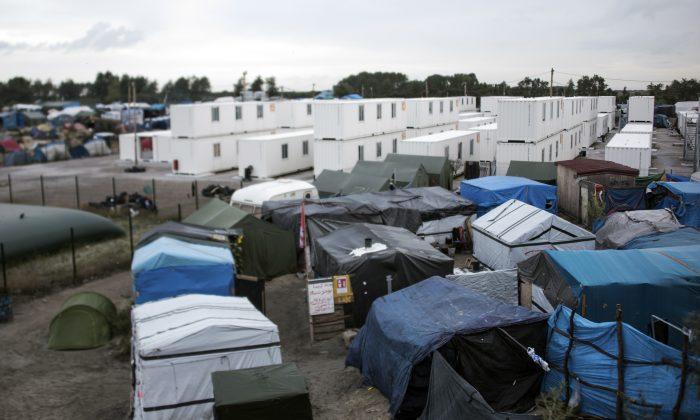 Calais Migrant Camp to Be Razed by Year-End: Hollande