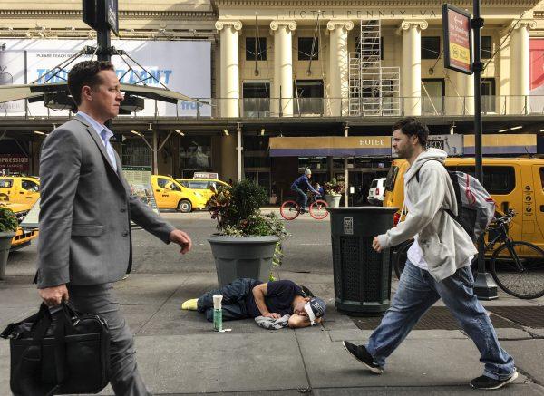 A homeless man sleeps on Seventh Avenue in New York on Oct. 3, 2016. (©The Epoch Times | Samira Bouaou)