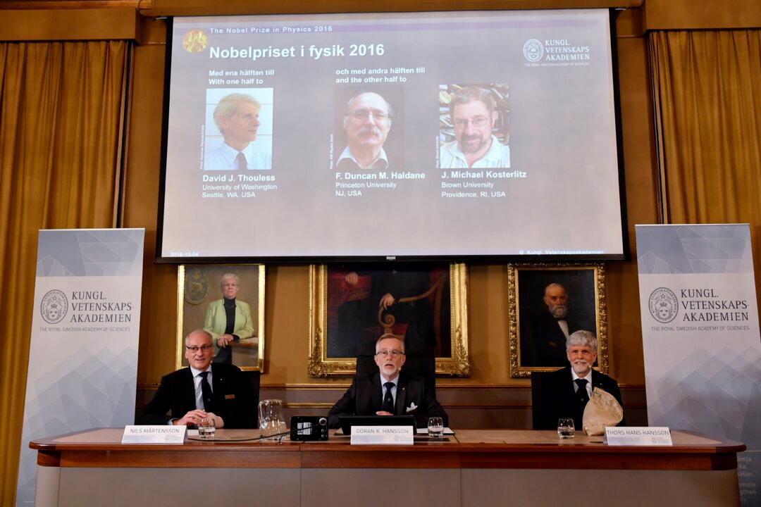 Nobel Physics Prize Awarded to 3 for Topology Work