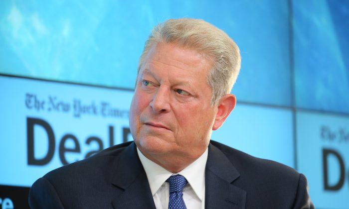 In Effort to Woo Millennials, Clinton Campaign Adds Al Gore to Surrogates List