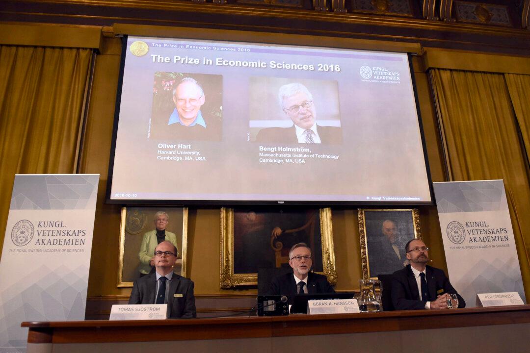 Oliver Hart, Bengt Holmstrom Win Nobel Prize in Economics