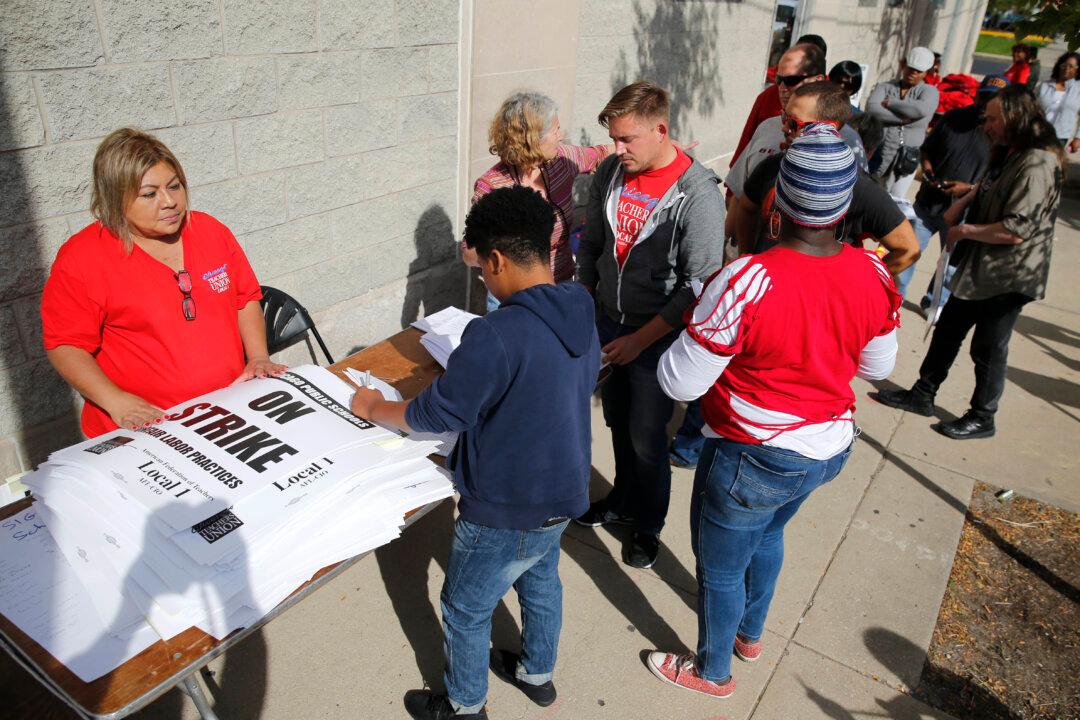 Teachers Union, Chicago School District Reach Contract Deal