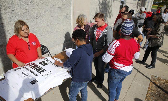Teachers Union, Chicago School District Reach Contract Deal