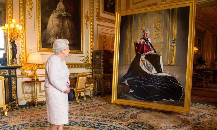 Report: Queen Elizabeth II Slated to ‘Invite Donald Trump to Britain’