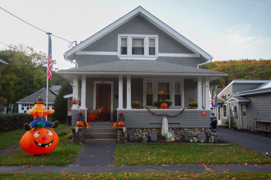 Port Jervis Holding Halloween House Contest