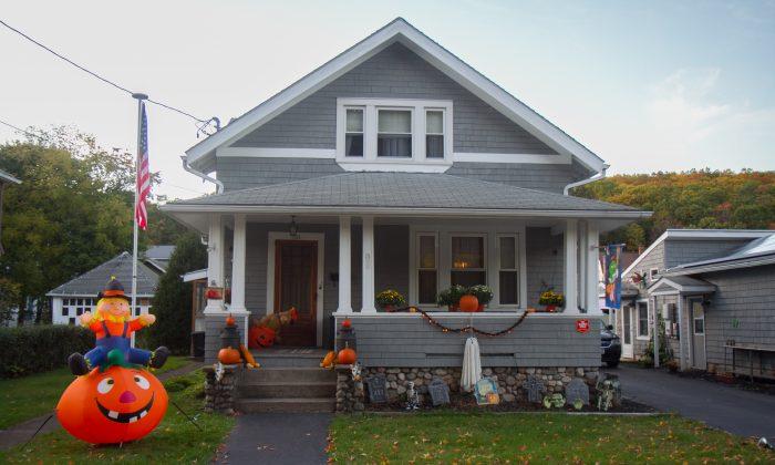 Port Jervis Holding Halloween House Contest
