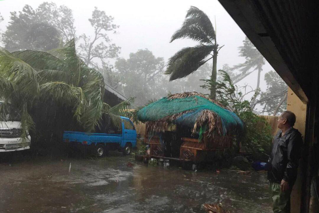 Typhoon Haima Leaves at Least 7 Dead in Northern Philippines