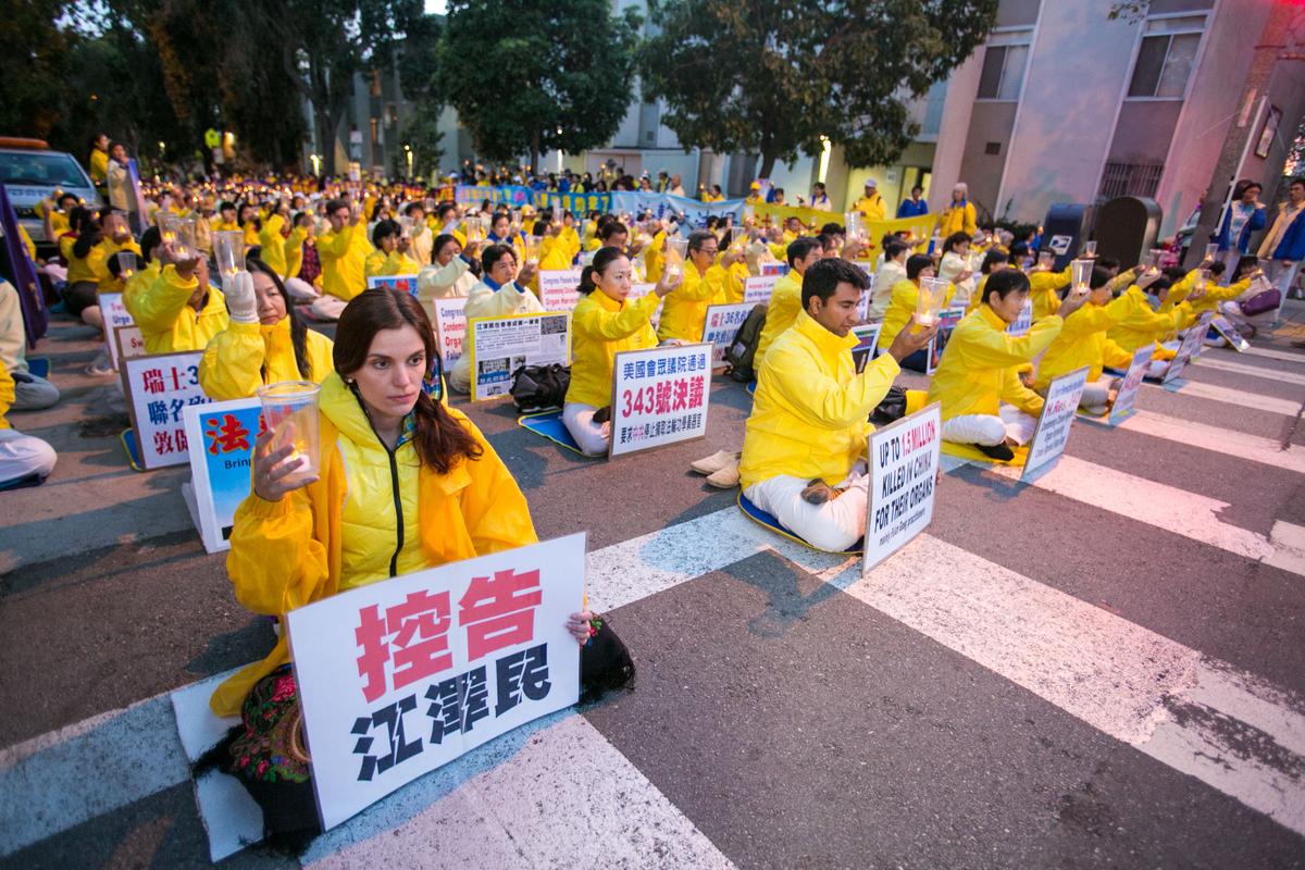 Over 1,500 Falun Gong practitioners from over 30 countries hold a candlelight vigil in front of the Chinese Consulate in San Francisco on Oct. 22, 2016, for those who have died during the persecution in China. Teng Biao defended Falun Gong practitioners who had been arrested in China. (Benjamin Chasteen/Epoch Times)