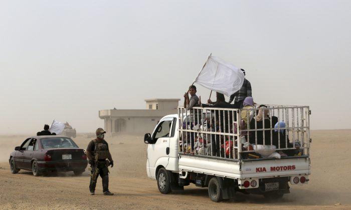 Iraqi Forces Evacuate 1,000 Civilians From Mosul Front Lines