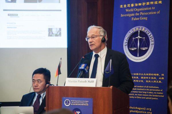  MEP Martin Patzet speaking in Berlin on Oct. 28, 2016. (Jason Wang/Epoch Times)