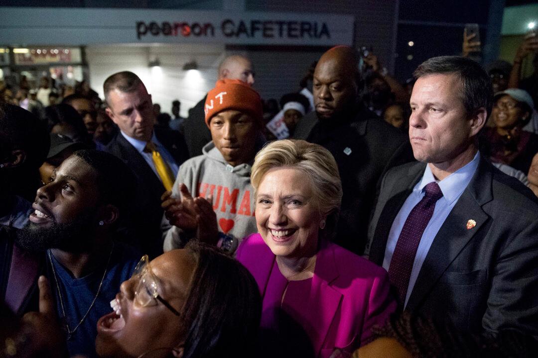 Report: Hillary Clinton Holding Party for Wealthy Donors