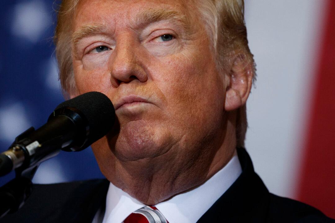 Trump Takes Florida, Ohio, NC in Battle for White House