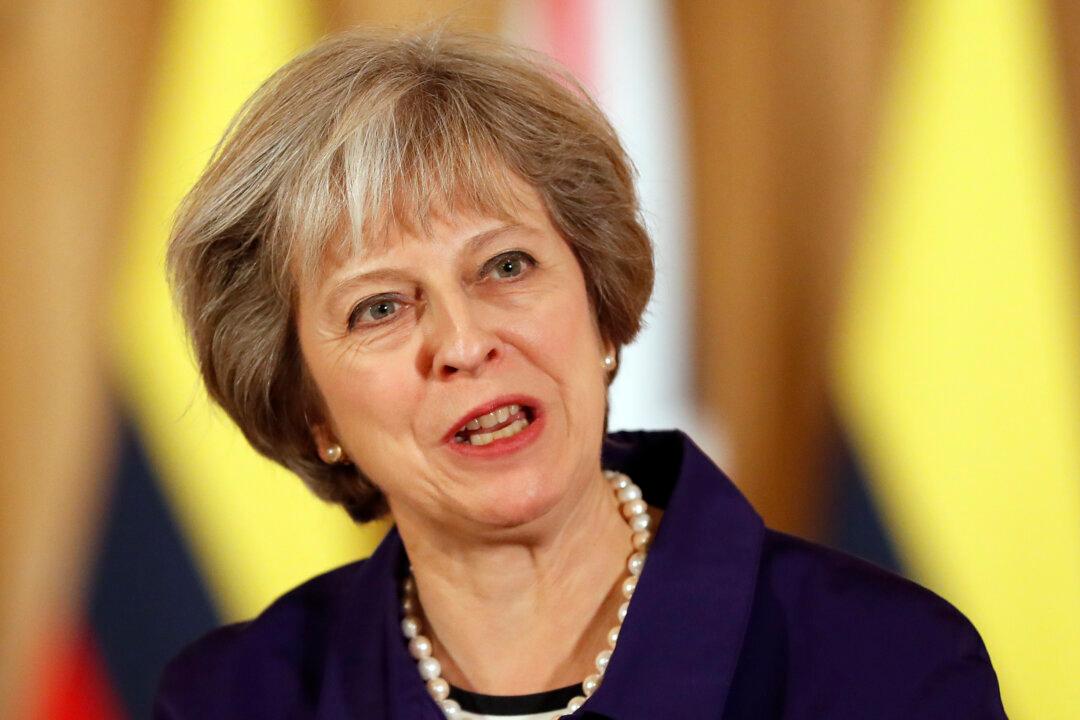 UK PM May Seeks to Keep Brexit Plan Going Despite Setback