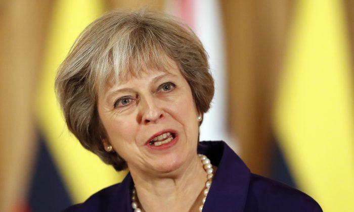 UK PM May Seeks to Keep Brexit Plan Going Despite Setback