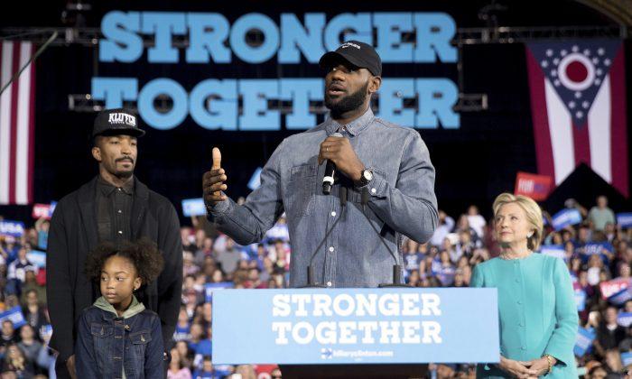 LeBron James Campaigns With Clinton in Ohio