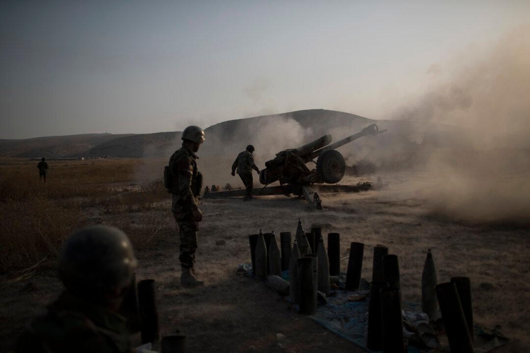 Iraqi Kurdish Forces Advance on ISIS-Held Town East of Mosul