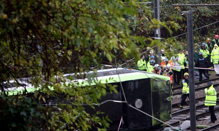 London Tram Derails, Police Say ‘Some Loss of Life’