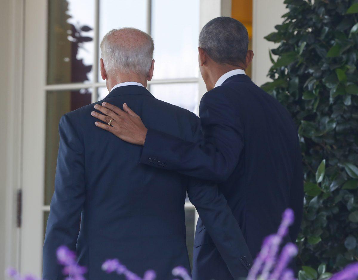 President Barack Obama, accompanied by Vice President Joe Biden, walks back into the Oval Office of the White House in Washington, on Nov. 9, 2016. (Pablo Martinez Monsivais/AP Photo)