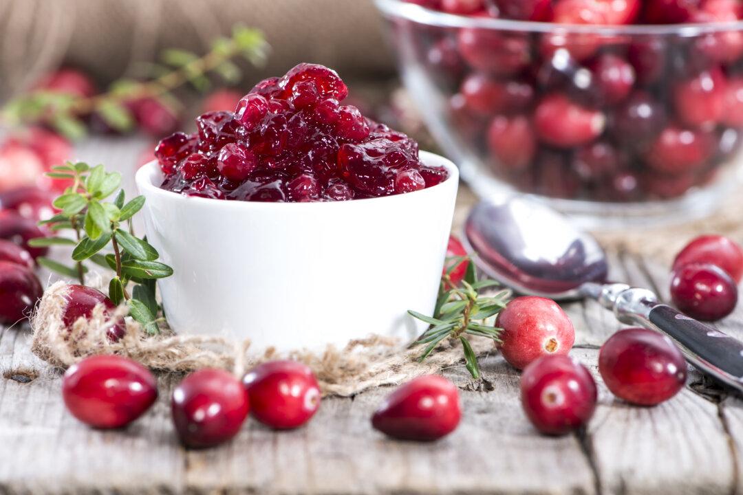 Easy, No-Sugar Cranberry Sauce