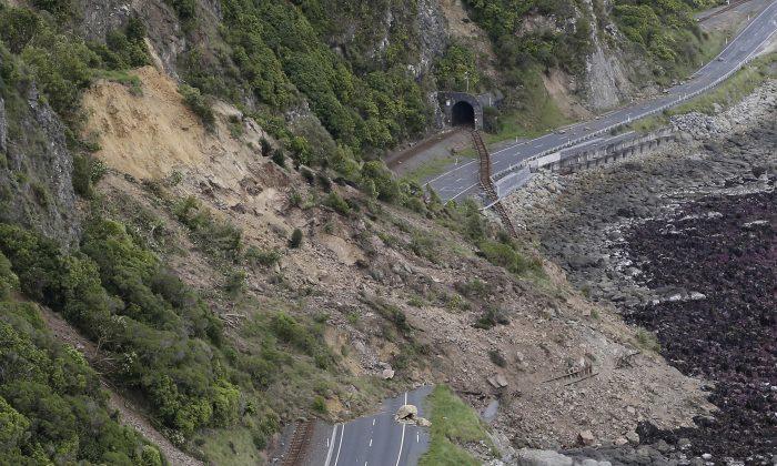 New Zealand Plans Rescue of Tourists Stranded by Earthquake