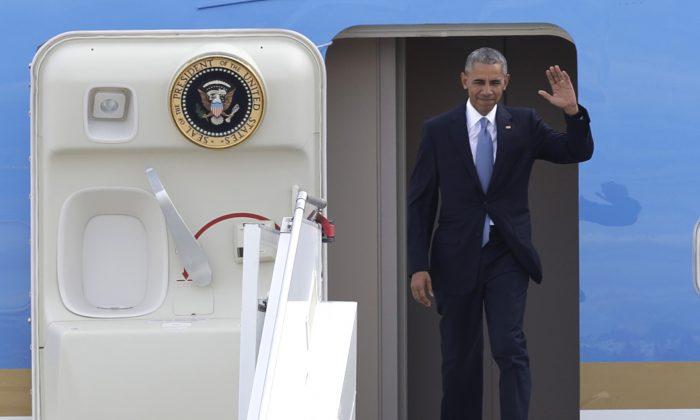 Obama Arrives in Greece at Start of His Final Foreign Tour