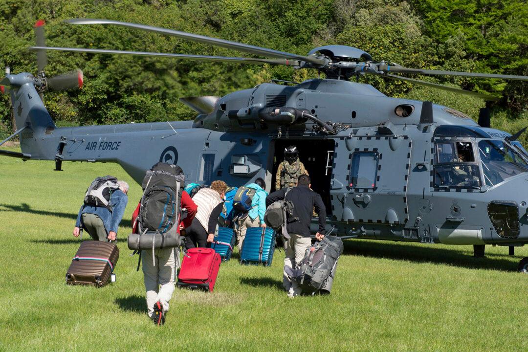 US Warship Diverts to Help New Zealand Quake Evacuation