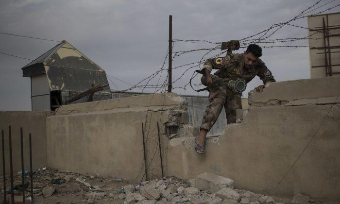 Iraqi Forces Attack ISIS in East Mosul Neighborhood