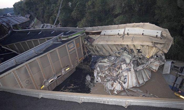 Train Collision in Florida Injures 2; Mangles Train Cars