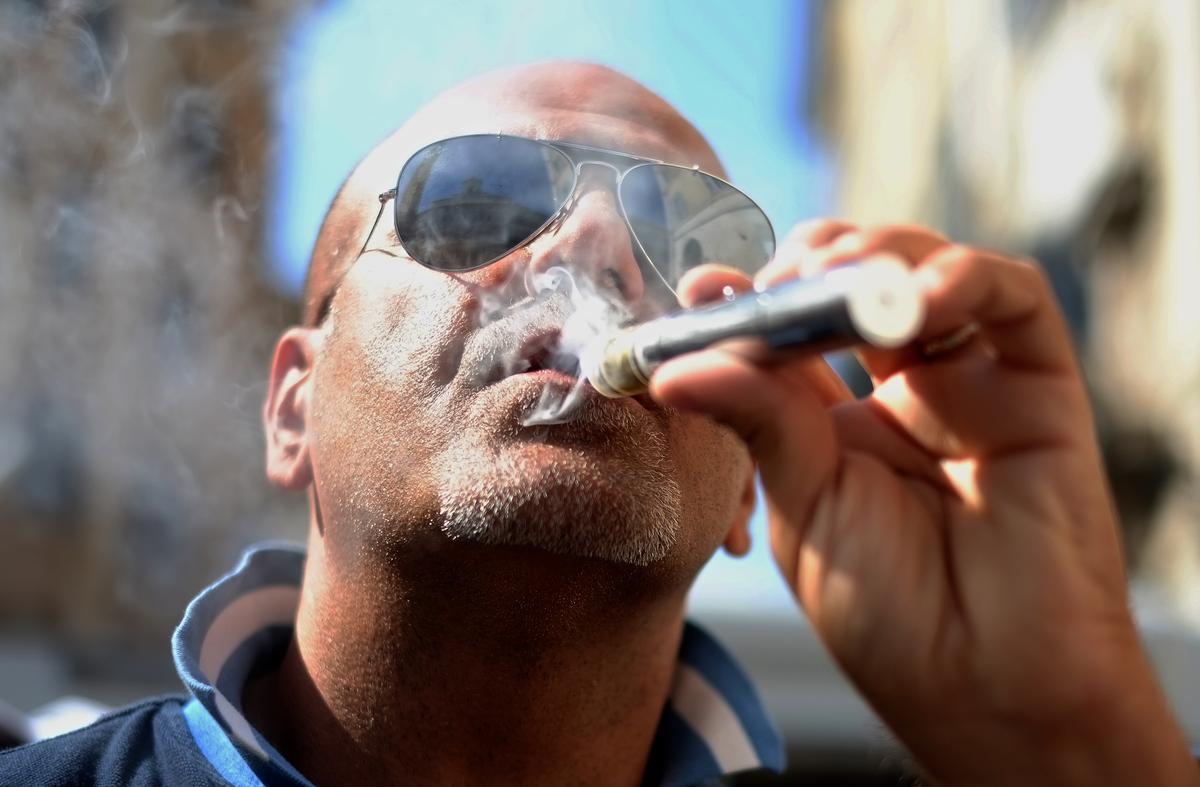 E-cigs Are as Bad for Teeth as Regular Cigarettes