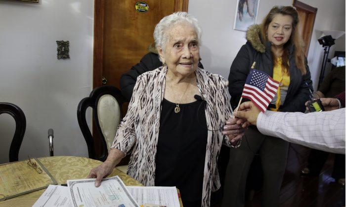 99-Year-Old America Happy to Become a US Citizen