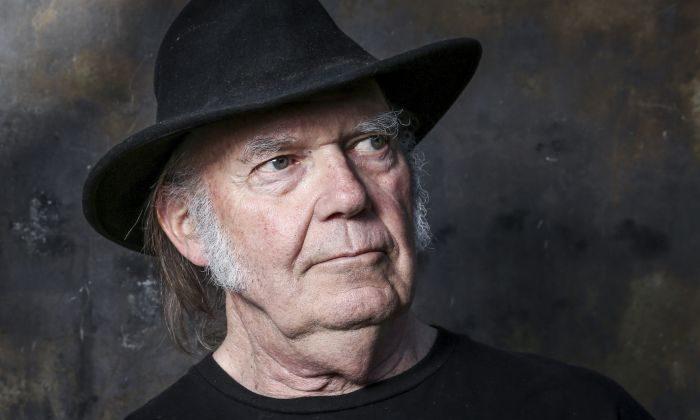 Neil Young Wants Obama to End ‘Violence’ at Pipeline Protest