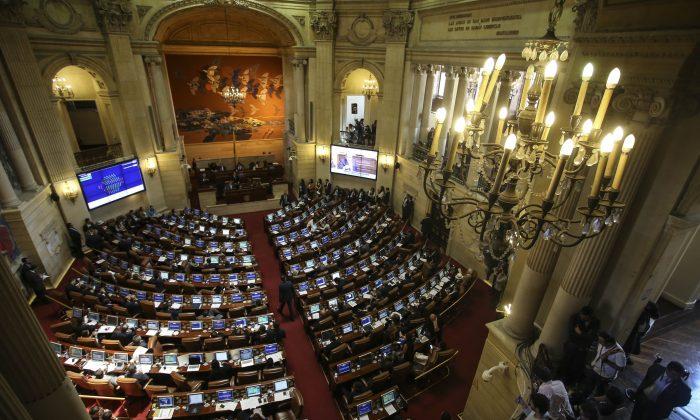 Colombian Congress Ratifies Peace Deal; Critics Boycott Vote