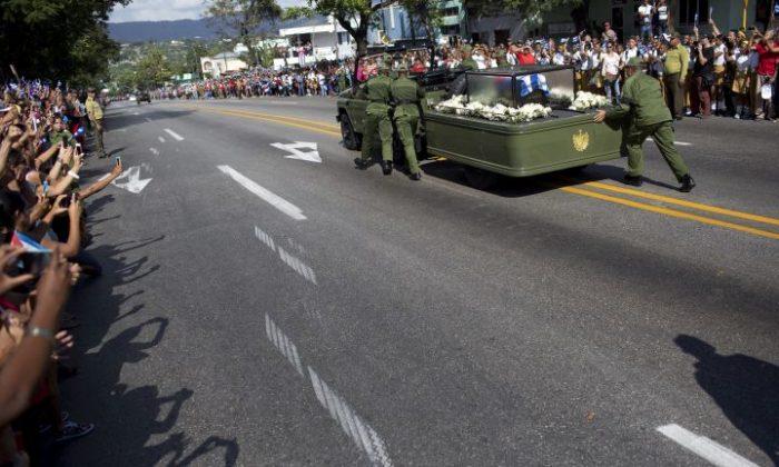 Photo: Jeep Carrying Castro’s Remains Breaks Down During Funeral