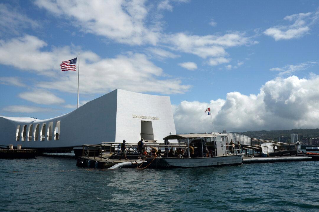 Japanese Leader Abe to Visit Pearl Harbor With Obama