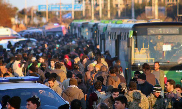 Buses Resume Taking Remaining Civilians, Rebels From Aleppo