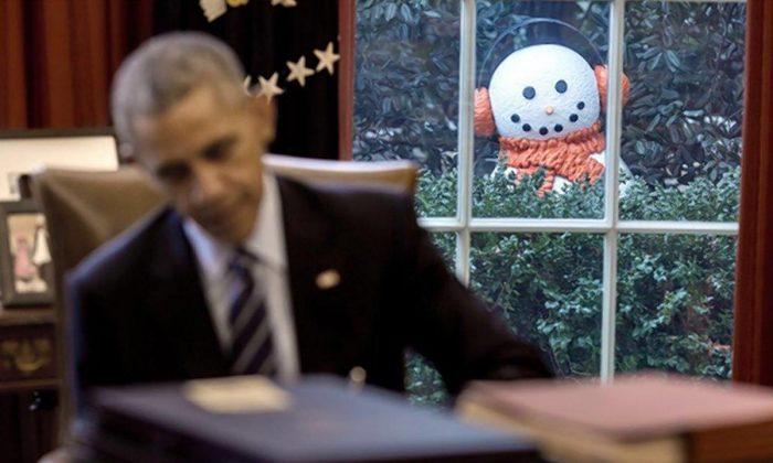 White House Staff Pranks President Obama with Snowmen