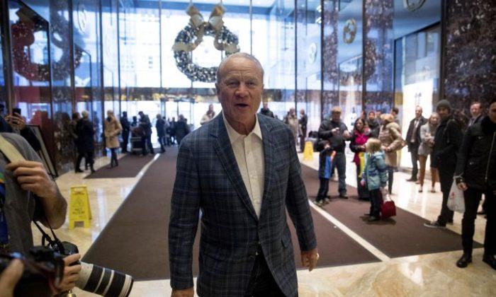Former Cowboys Coach Barry Switzer Fakes Out Media with Trump Announcement